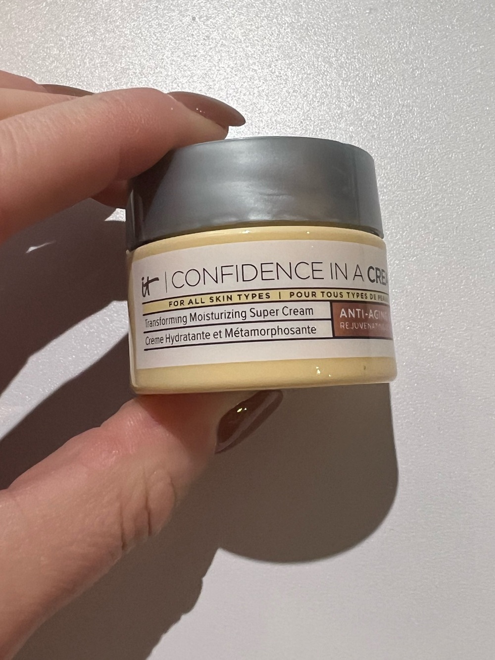 !it Cosmetics Confidence in a Cream Anti-Aging Moisturizer - Cream and Silver - Picture 3 of 5